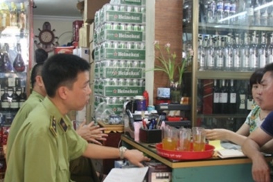 Rượu bán ra thị trường bắt buộc phải dán tem